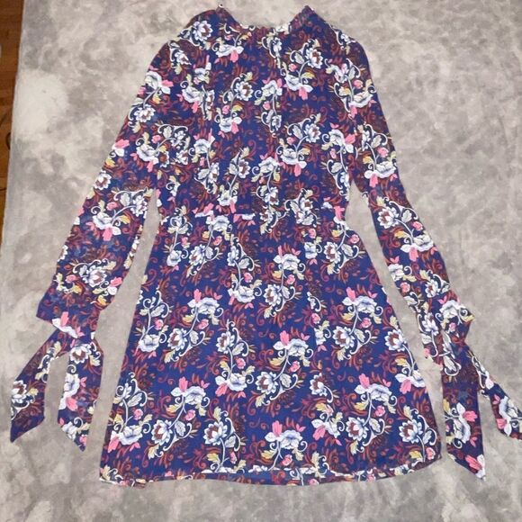 WAYF Floral Print w/ Eyelet Back Tie at Neck Dress - Picture 1 of 9